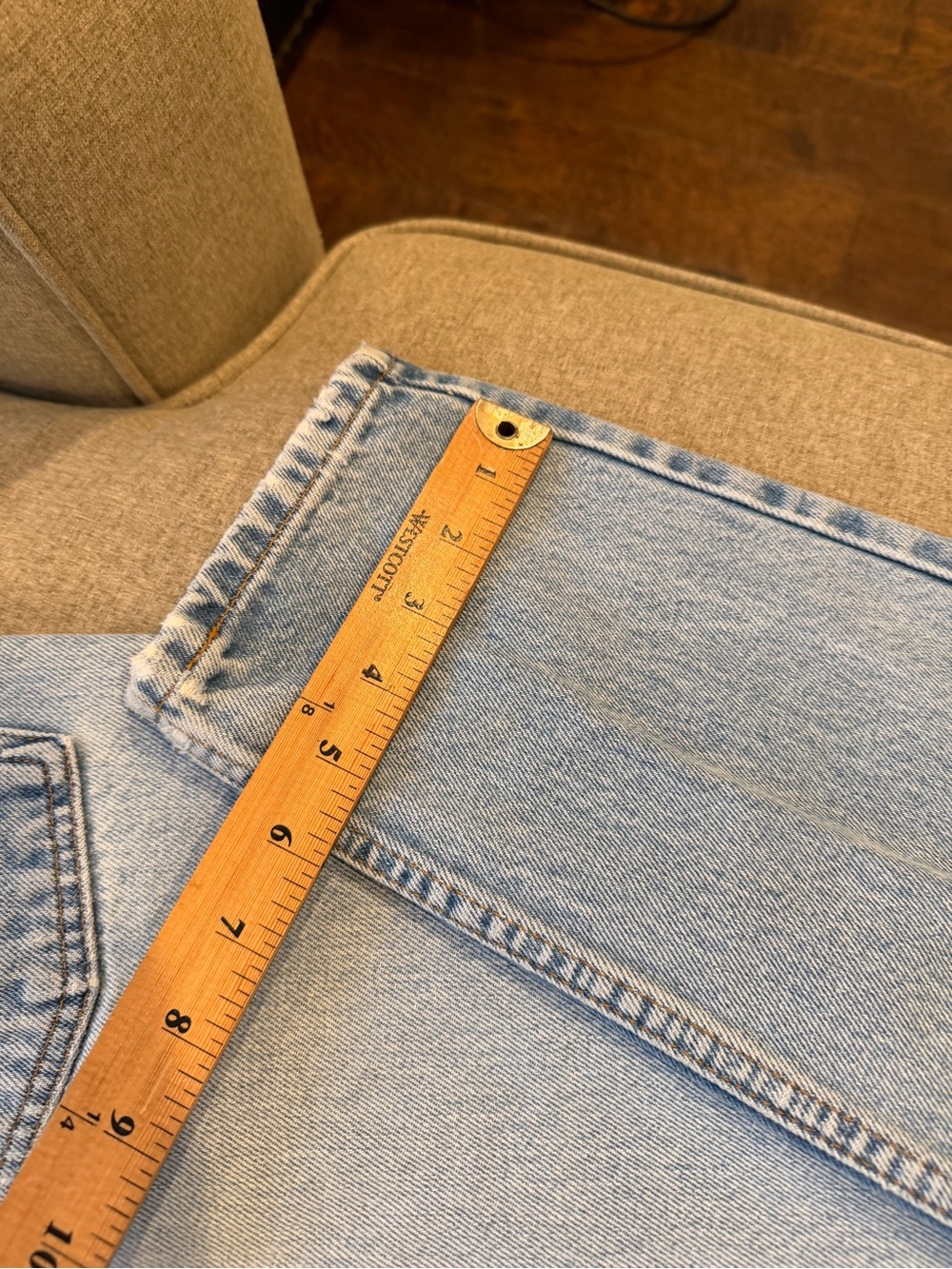 Vintage Light Wash High-Rise Women’s Levi’s Jeans - Blue - Picture 16 of 16